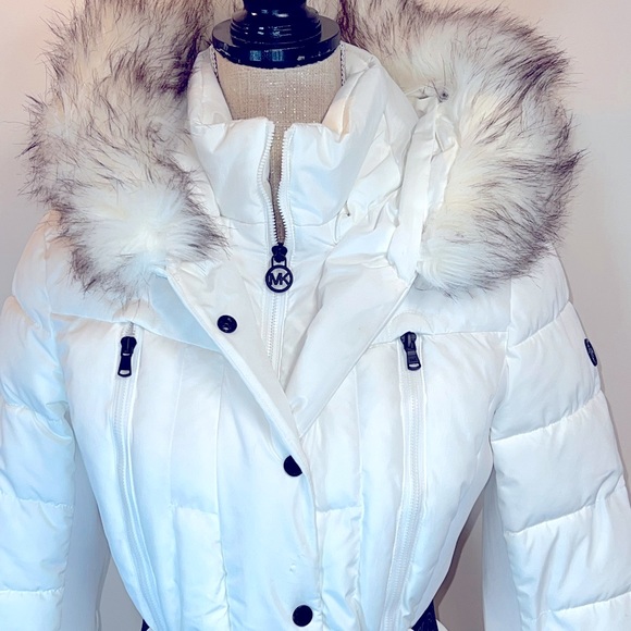 MICHAEL Michael Kors White Puffer Jacket with Faux Fur Trim - Picture 2 of 14